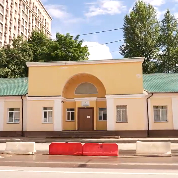 От прежних стен — в новое пространство