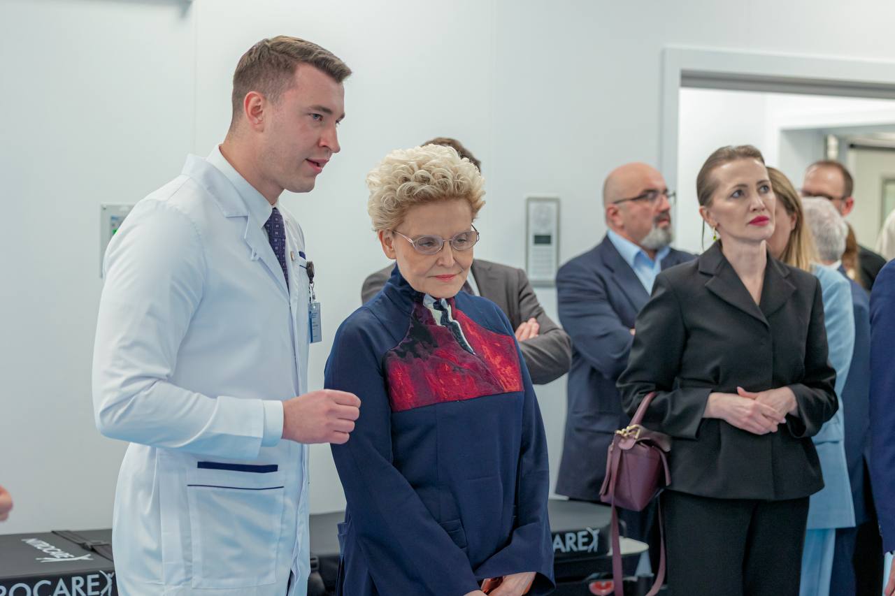 Зажигать сердца и знакомить с медициной