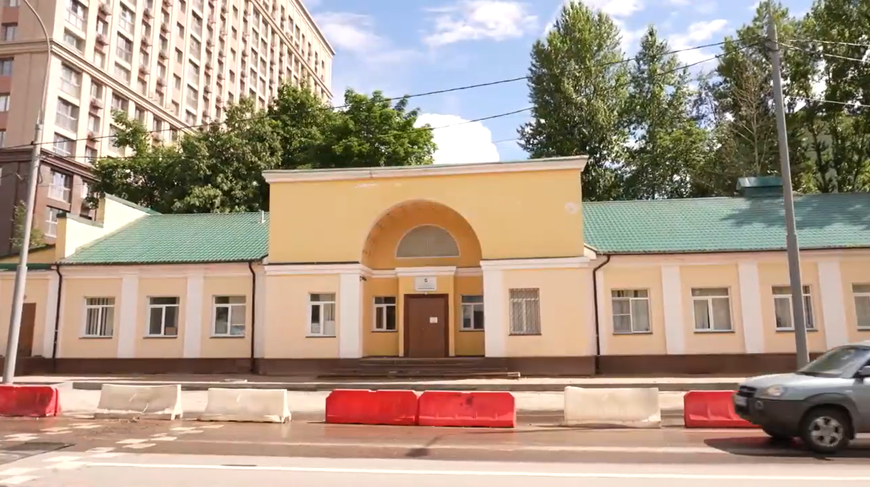 От прежних стен — в новое пространство